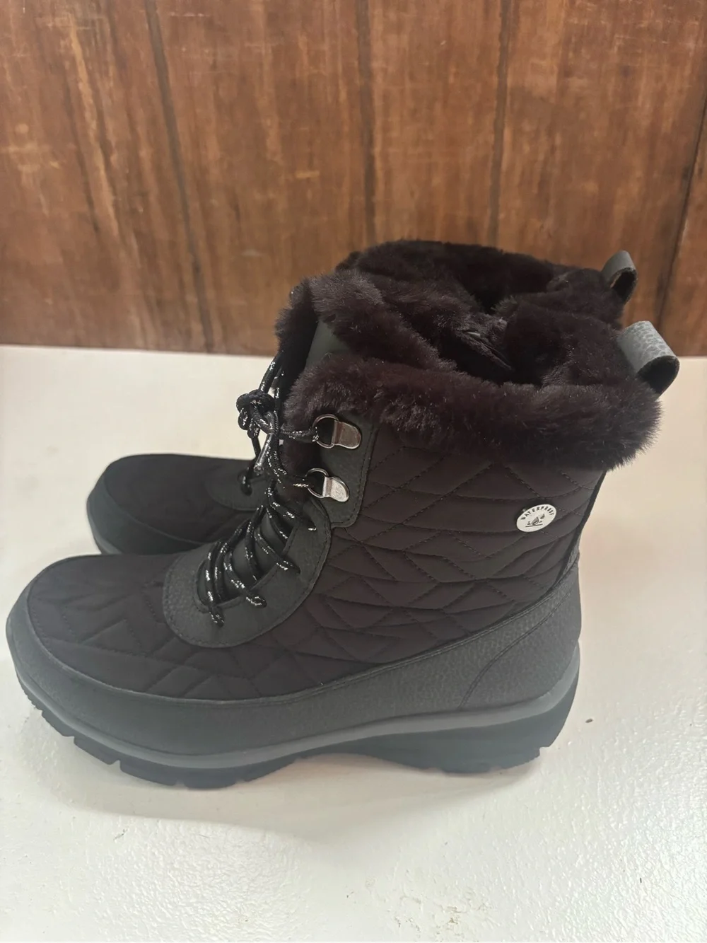 Skechers Women's Relaxed Fit Easy Going - Frostine waterproof ankle boots 8.5